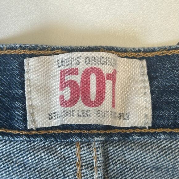 Levi’s Studded 501 Distressed Jean Shorts Sz 33  - Picture 7 of 9